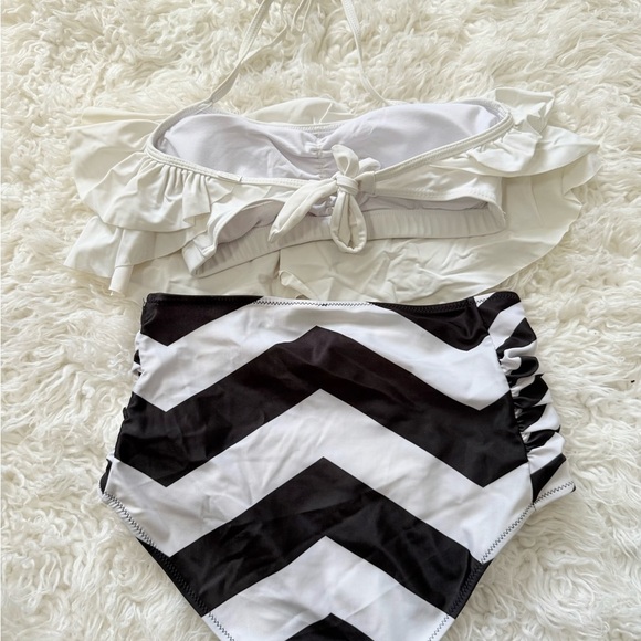 Black and White Chevron Bikini Set - Picture 2 of 2